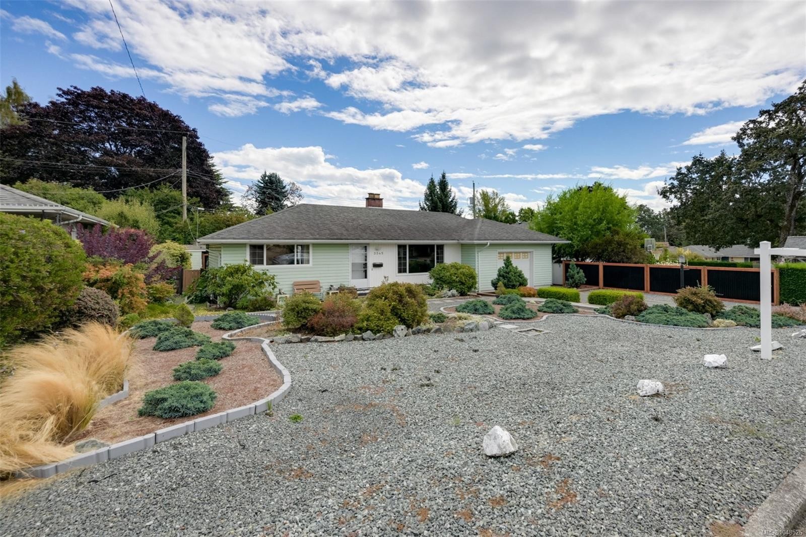 3345 Biscoe Dr, Saanich, BC