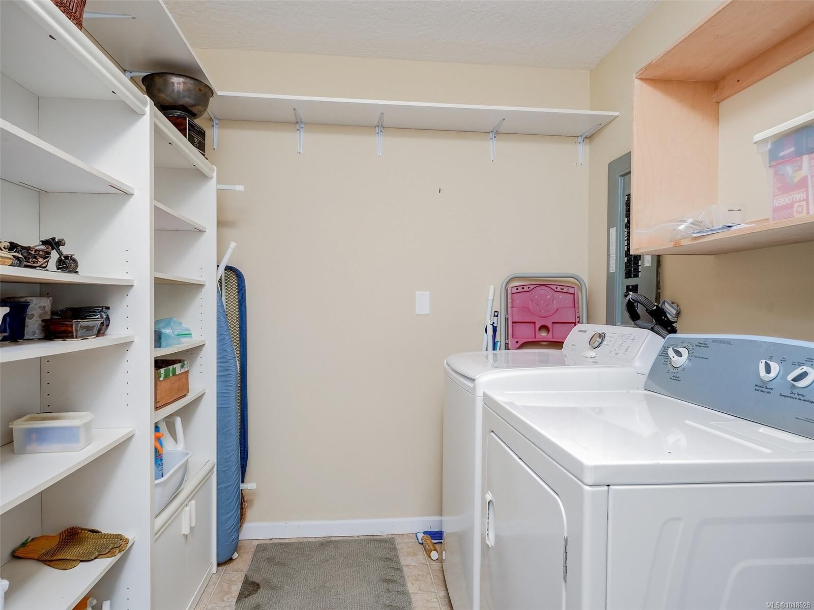 9907 Galaran Rd, Sidney, BC