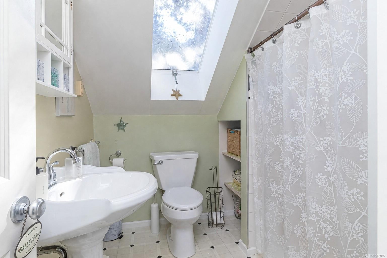 2445 Amelia Ave, Sidney, BC