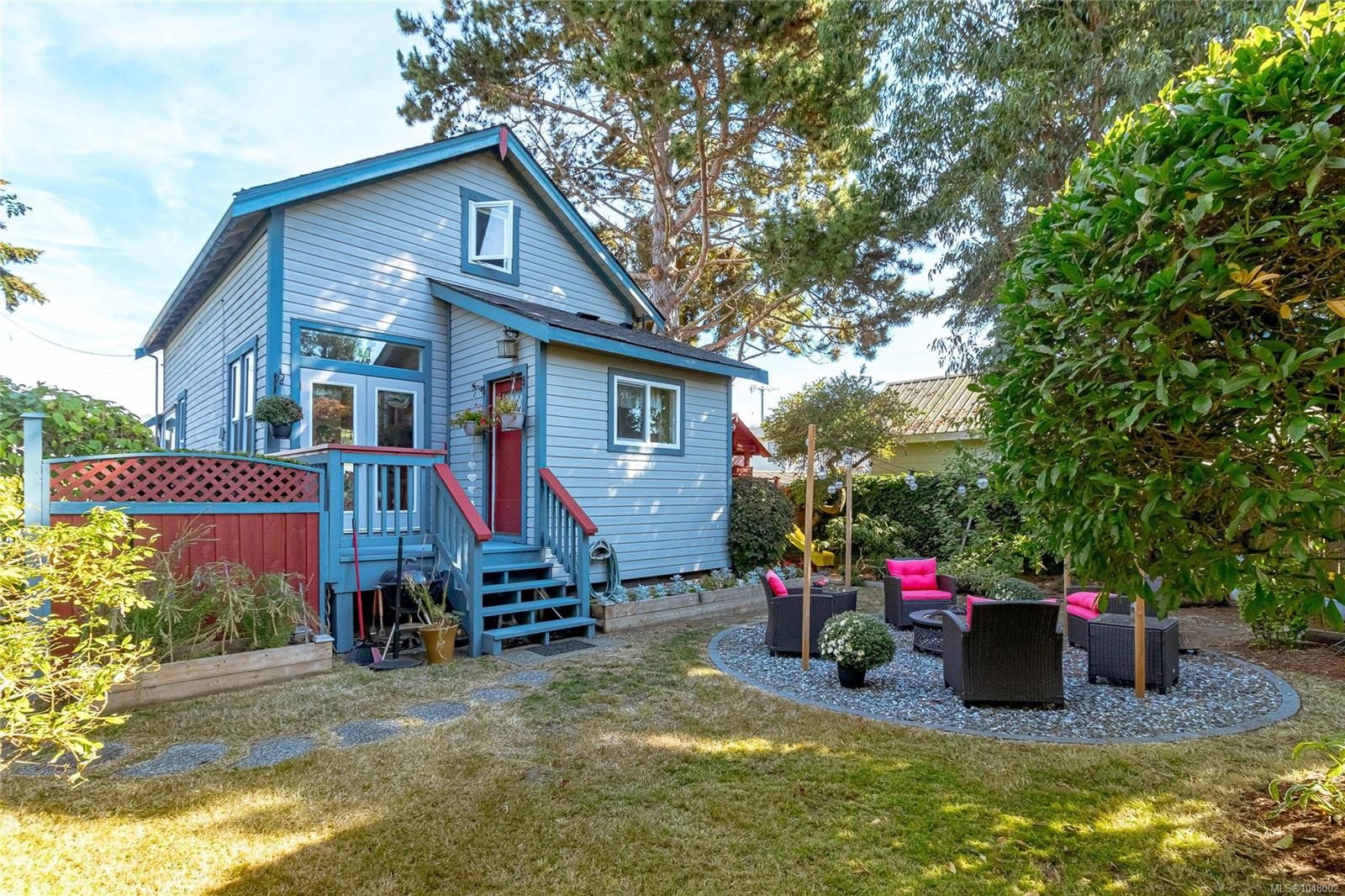 2445 Amelia Ave, Sidney, BC