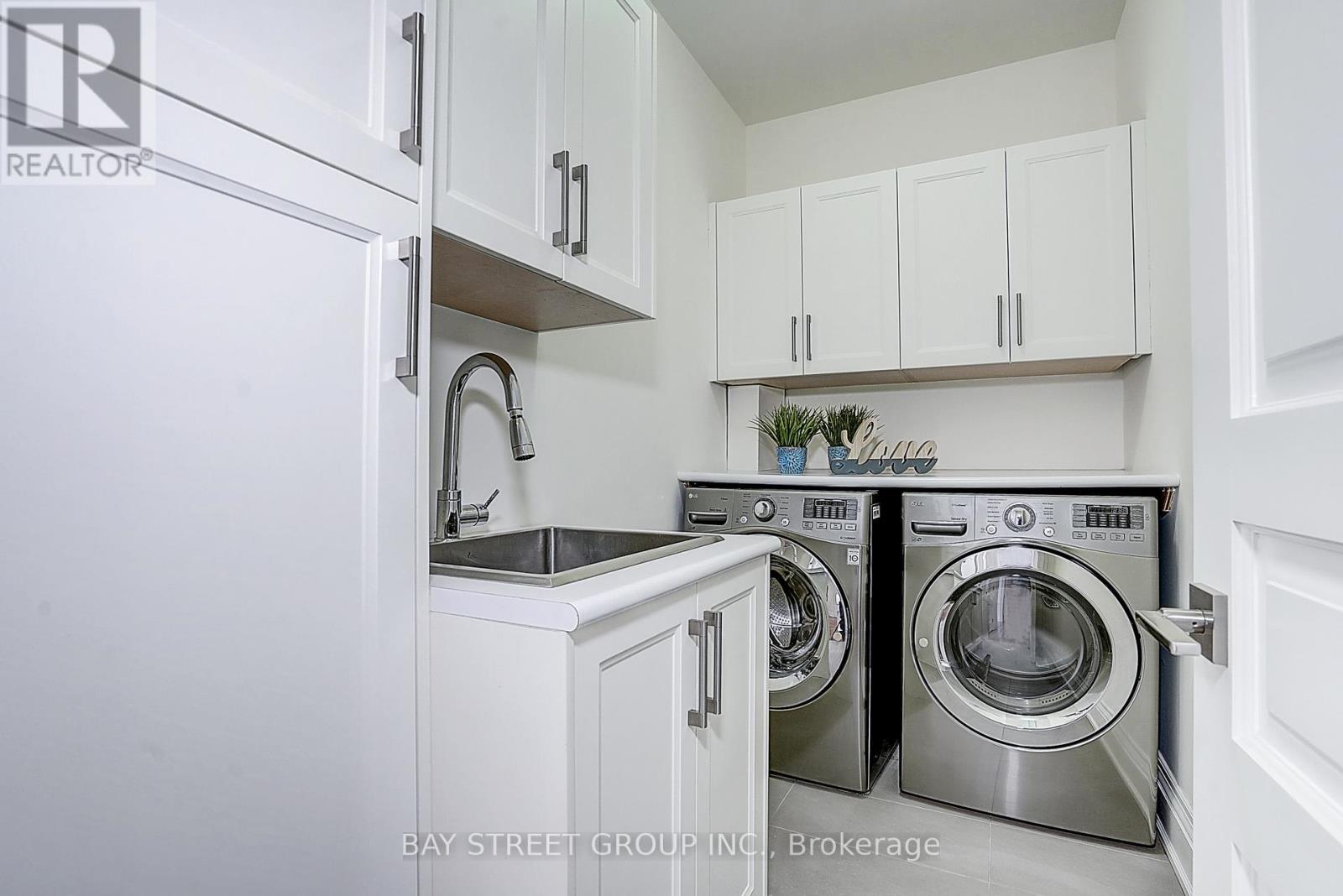 28 Carnwath Crescent, Toronto, ON