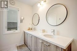 Ensuite bathroom w primarybedroom - 