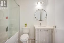Main bathroom - 