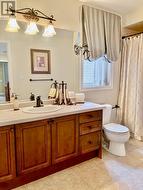 Upper shared washroom - 