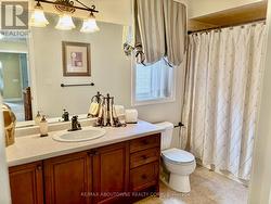Shared upper washroom - 
