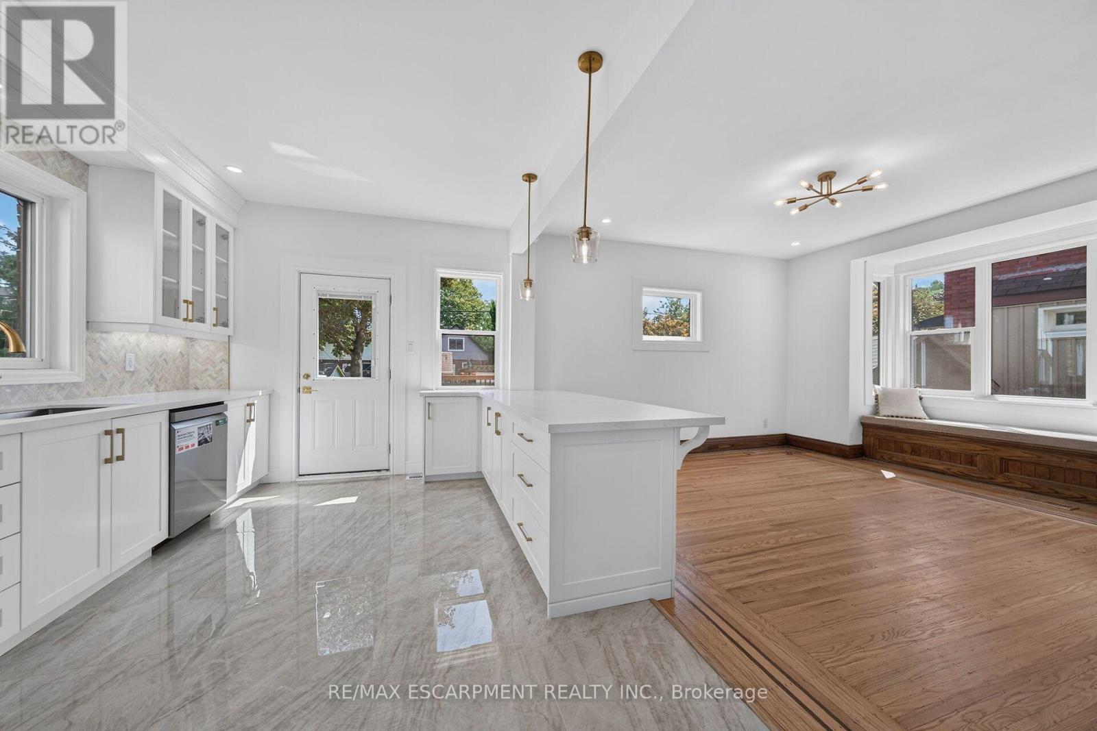 229 Park Row S, Hamilton, ON
