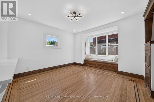 229 Park Row S, Hamilton, ON 