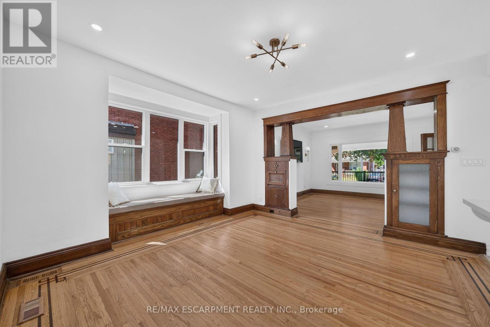 229 Park Row S, Hamilton, ON