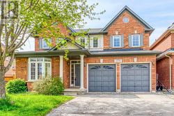 2290 WOODMONT CRESCENT S Oakville, ON L6M 5A1