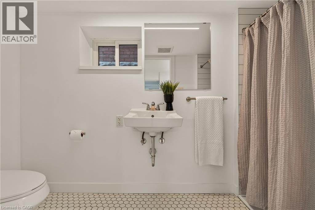 39 Campbell Avenue, Hamilton, ON
