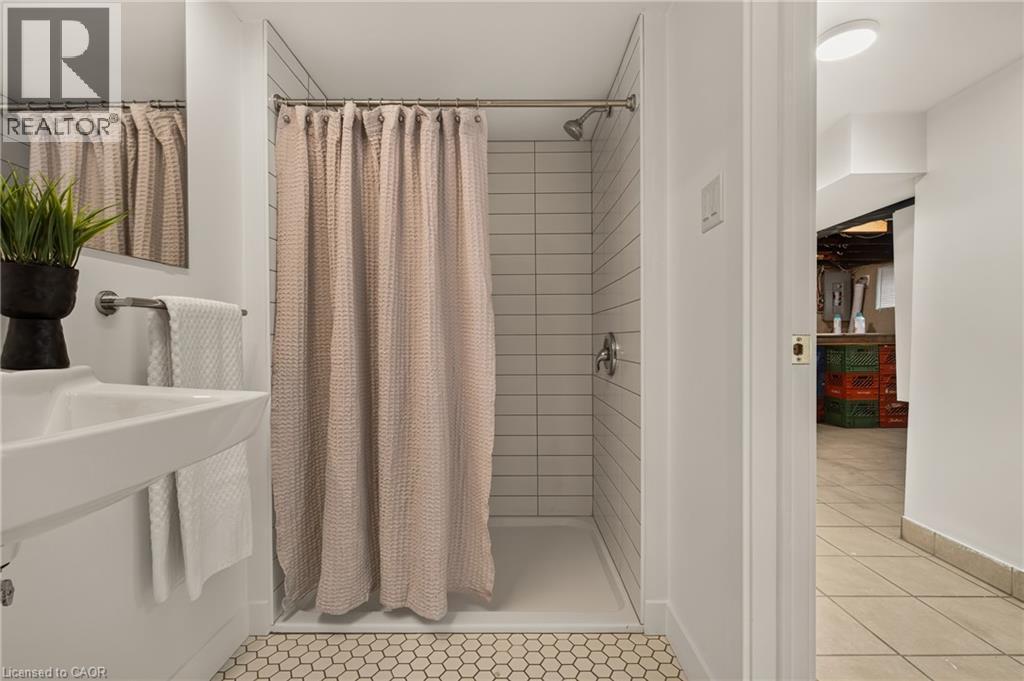 39 Campbell Avenue, Hamilton, ON