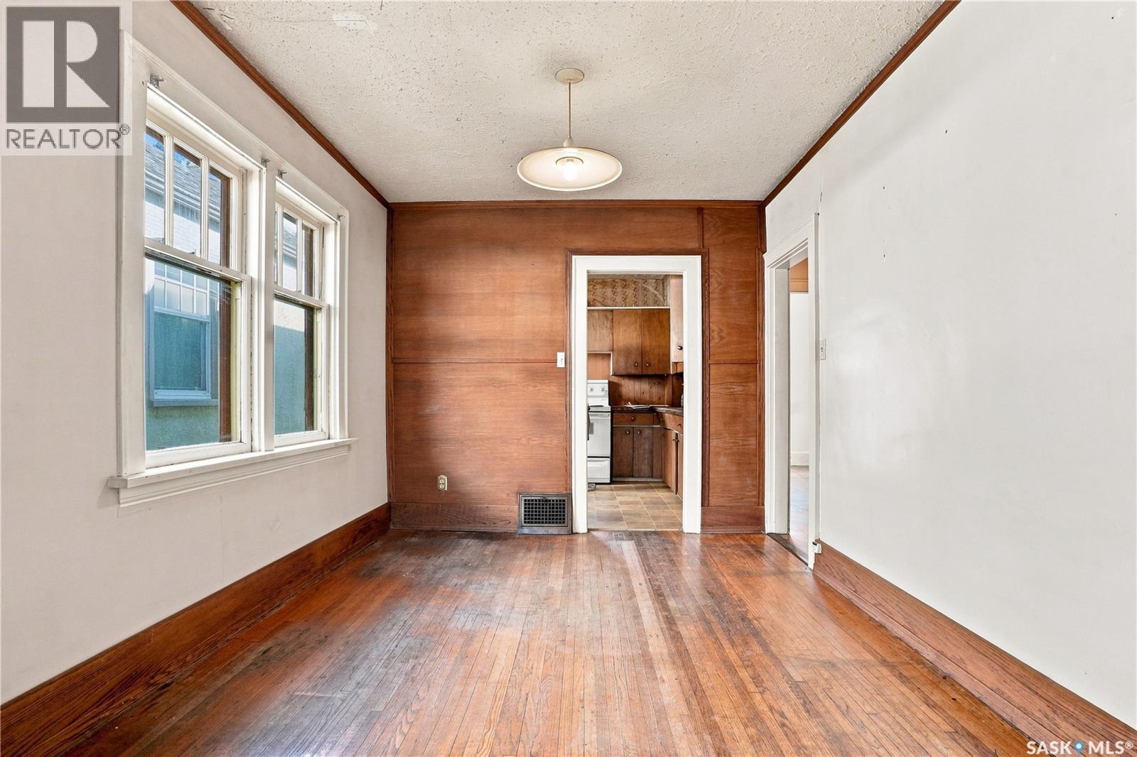 526 7Th Street E, Saskatoon, SK