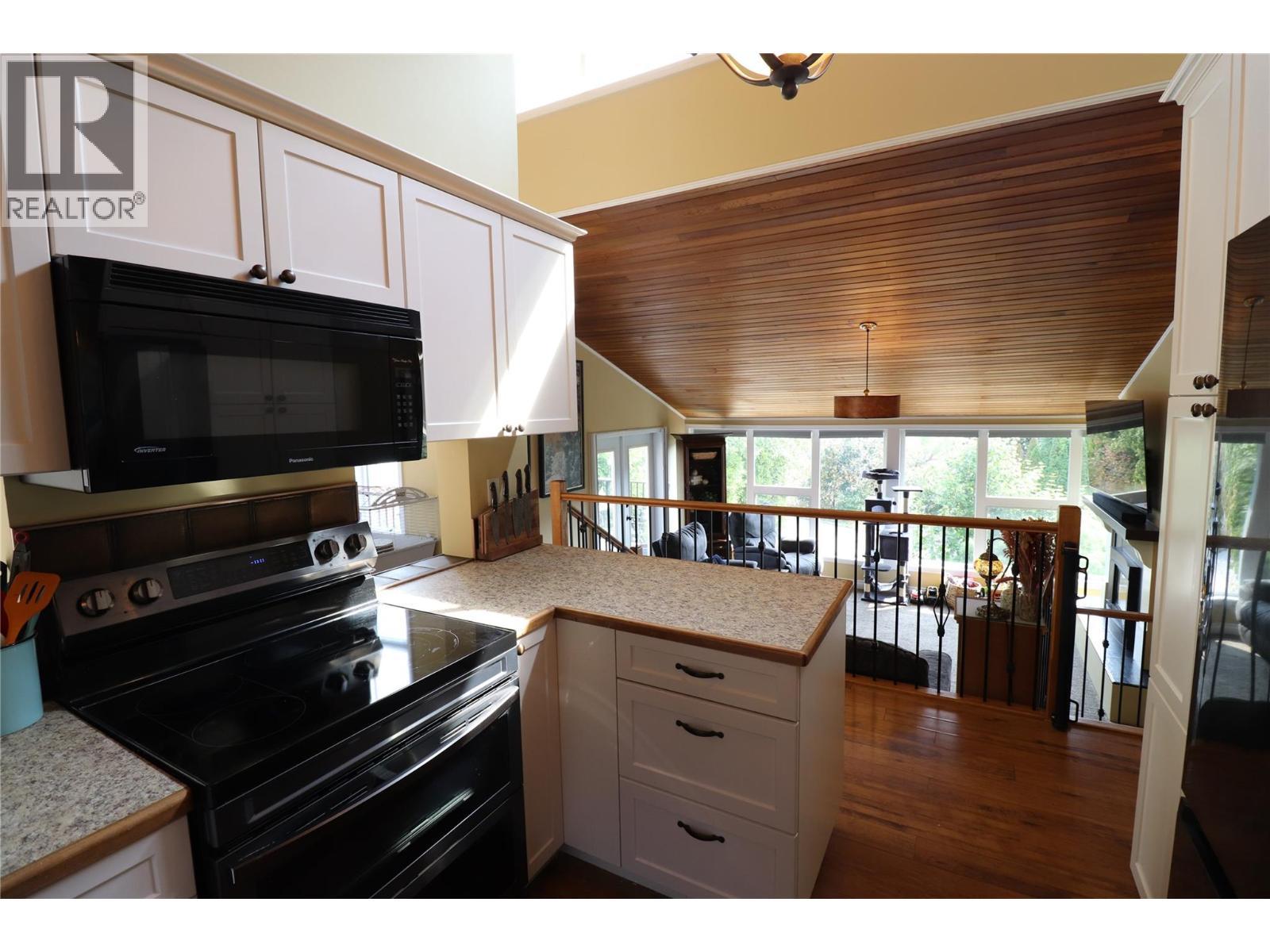 3702 9Th Avenue, Castlegar, BC
