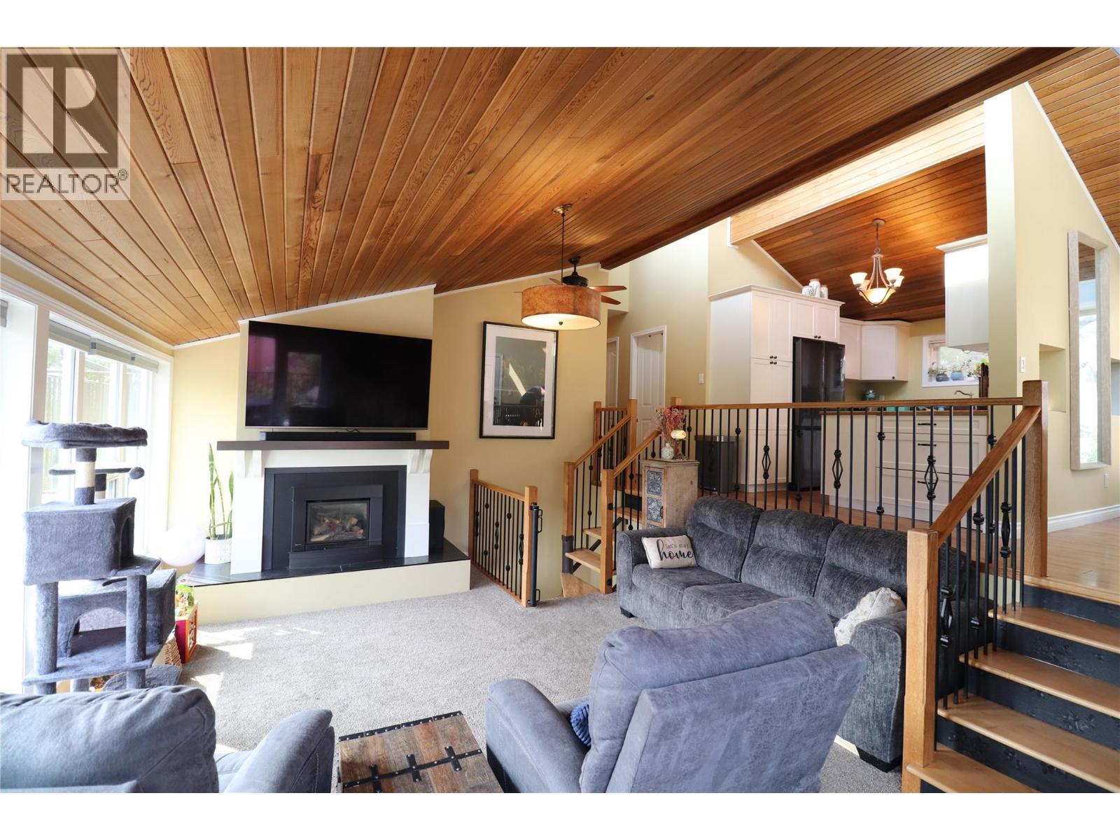 3702 9Th Avenue, Castlegar, BC