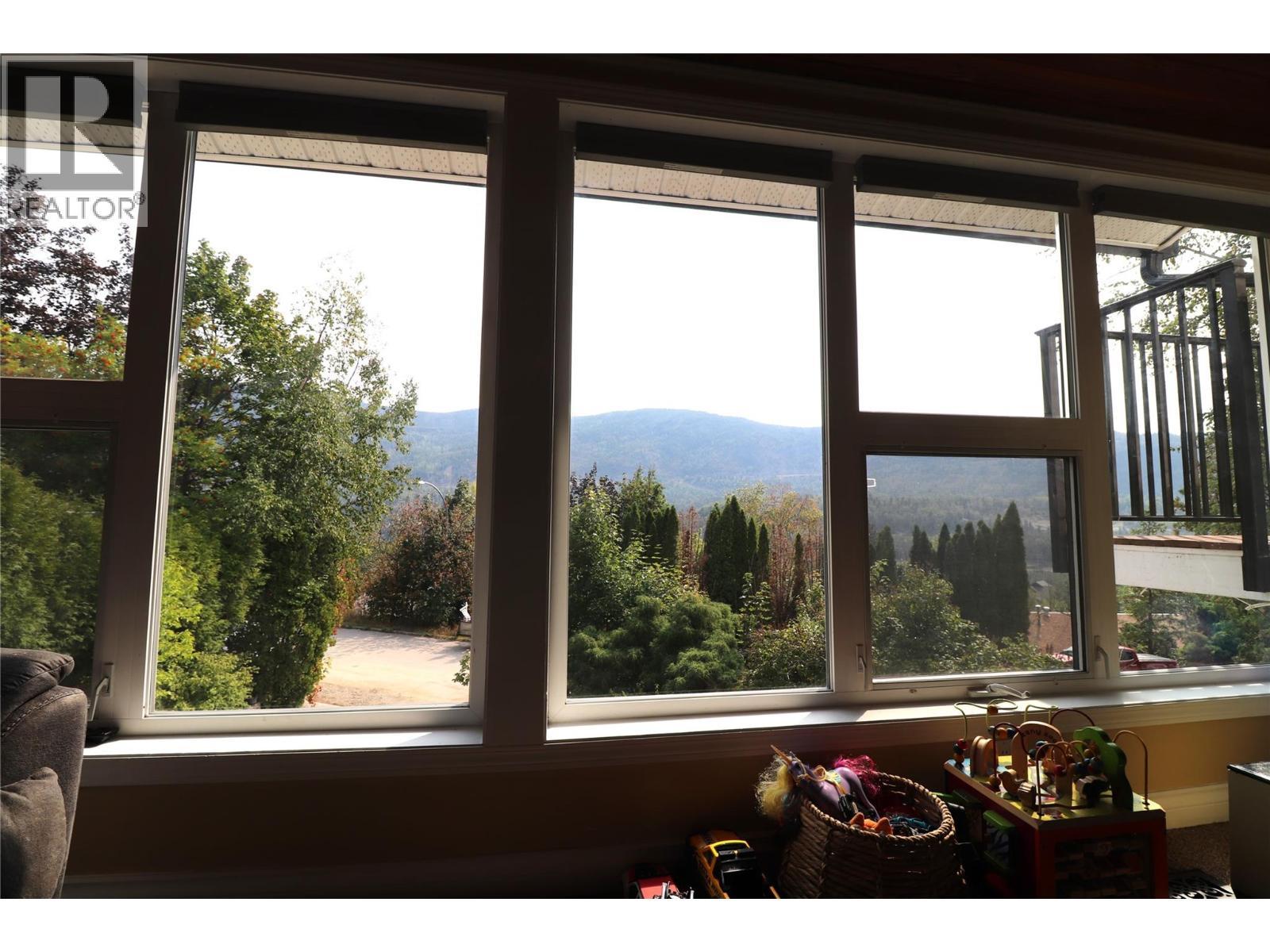 3702 9Th Avenue, Castlegar, BC
