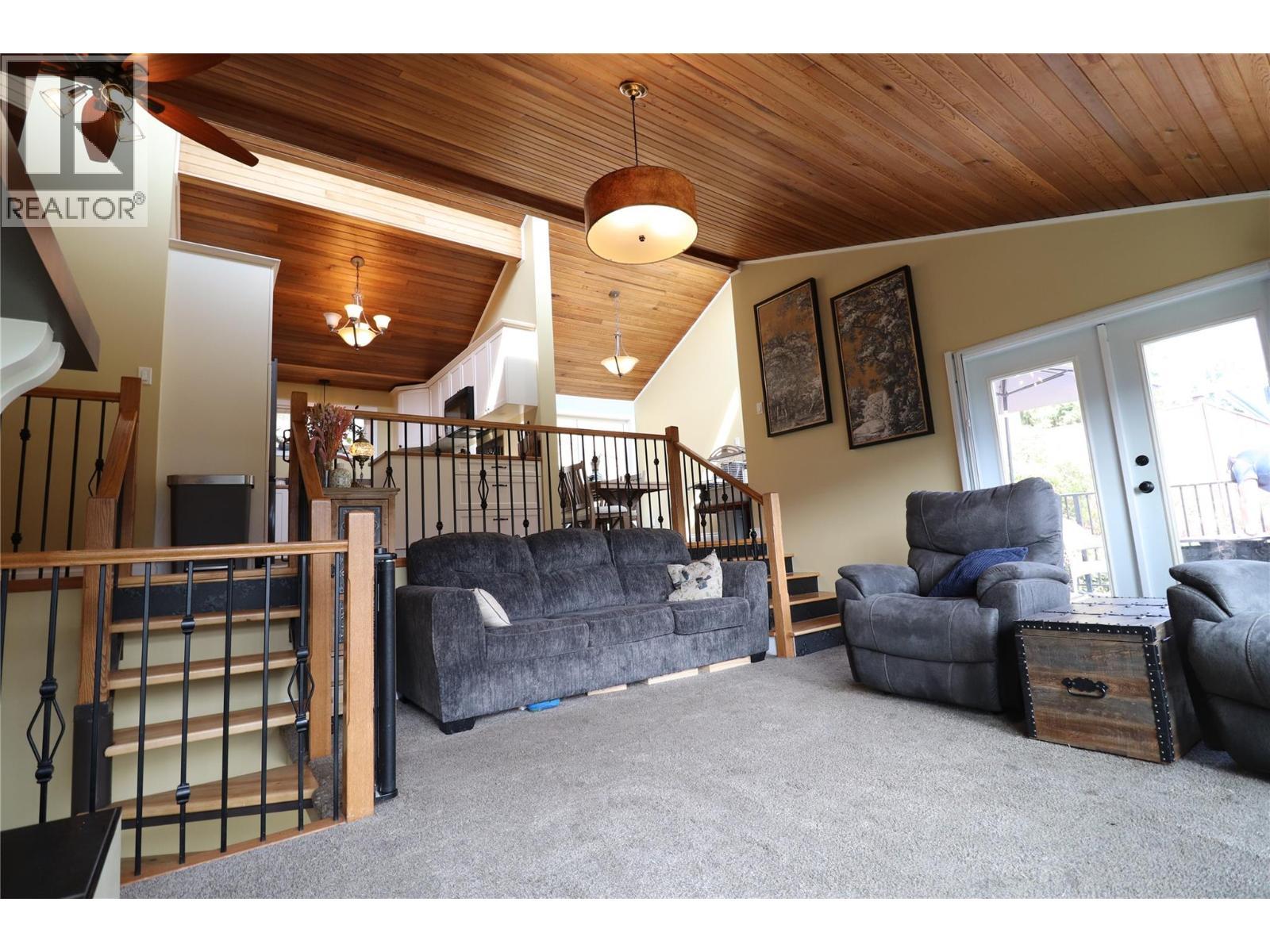 3702 9Th Avenue, Castlegar, BC