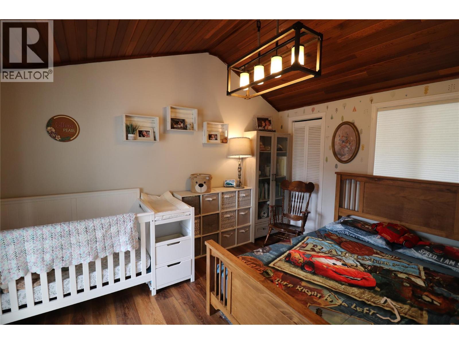 3702 9Th Avenue, Castlegar, BC