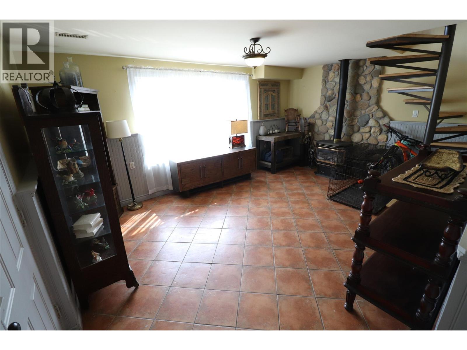 3702 9Th Avenue, Castlegar, BC