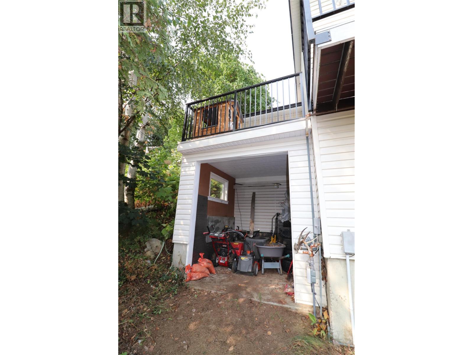 3702 9Th Avenue, Castlegar, BC