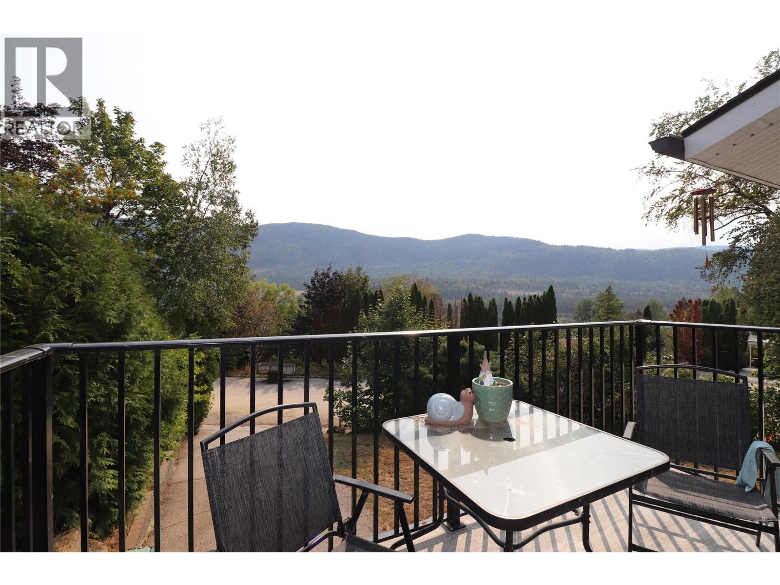 3702 9Th Avenue, Castlegar, BC