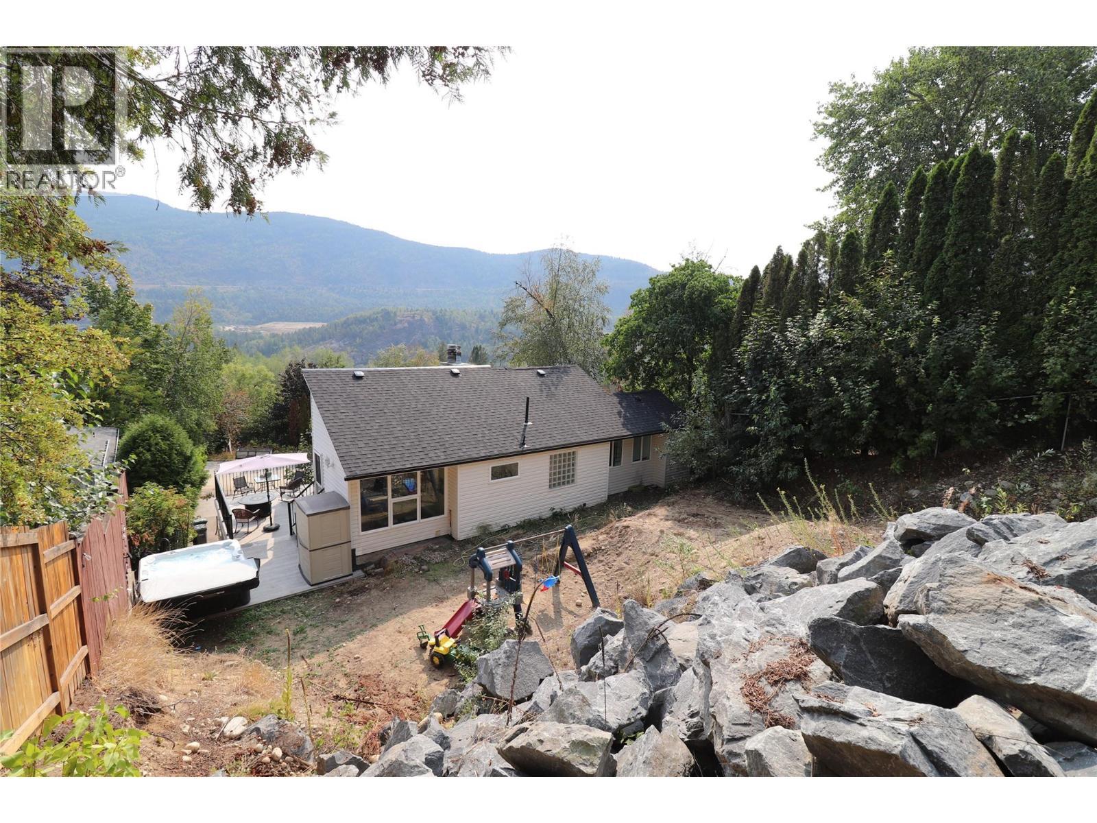 3702 9Th Avenue, Castlegar, BC