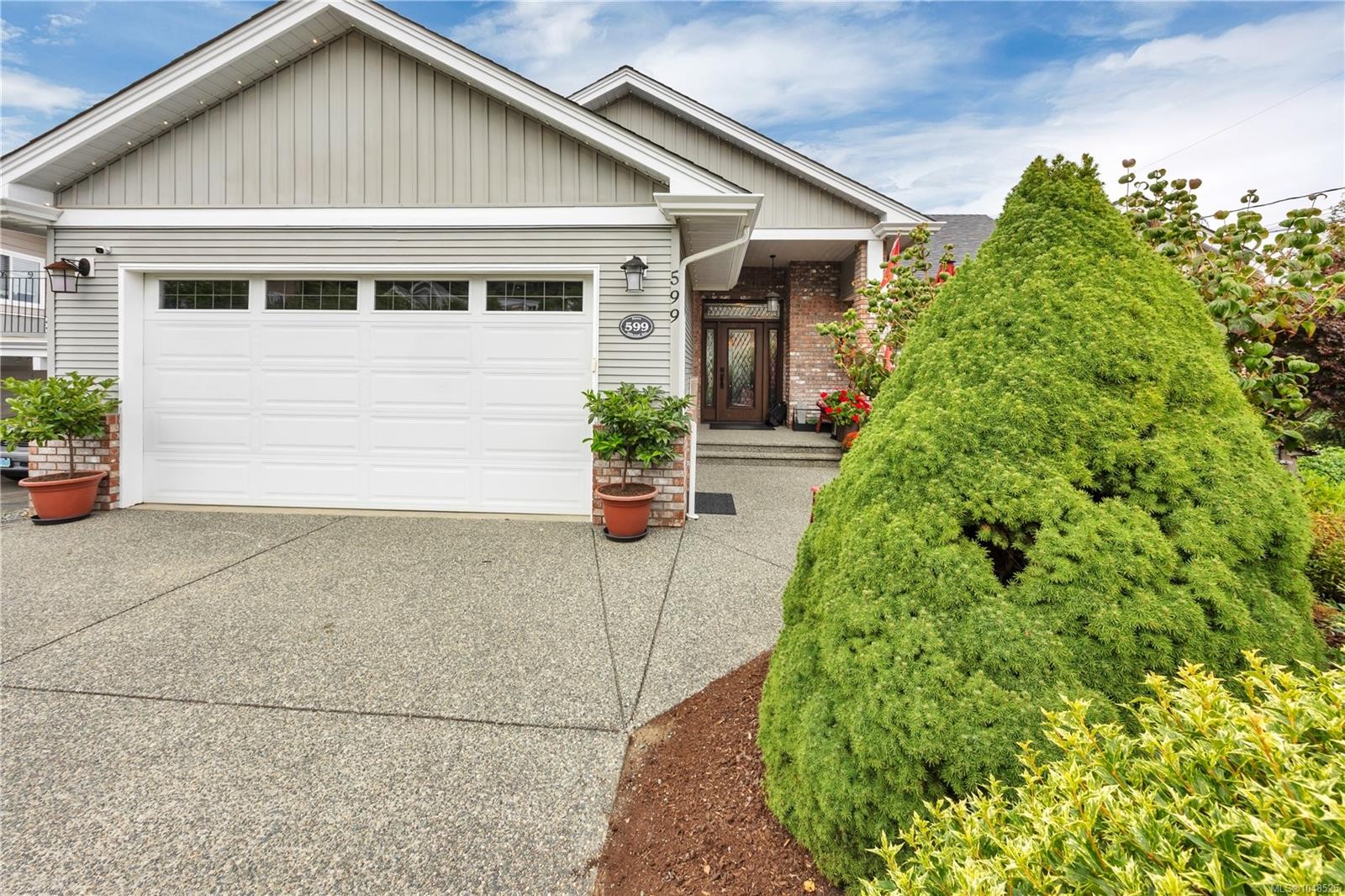599 Hillcrest Ave, Ladysmith, BC