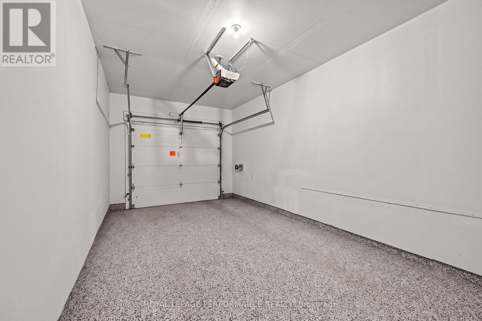 Epoxy shield flooring in garage. - 18 Daphne Crescent, Ottawa, ON