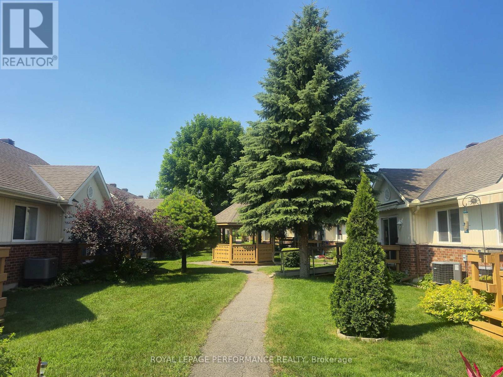 18 Daphne Crescent, Ottawa, ON