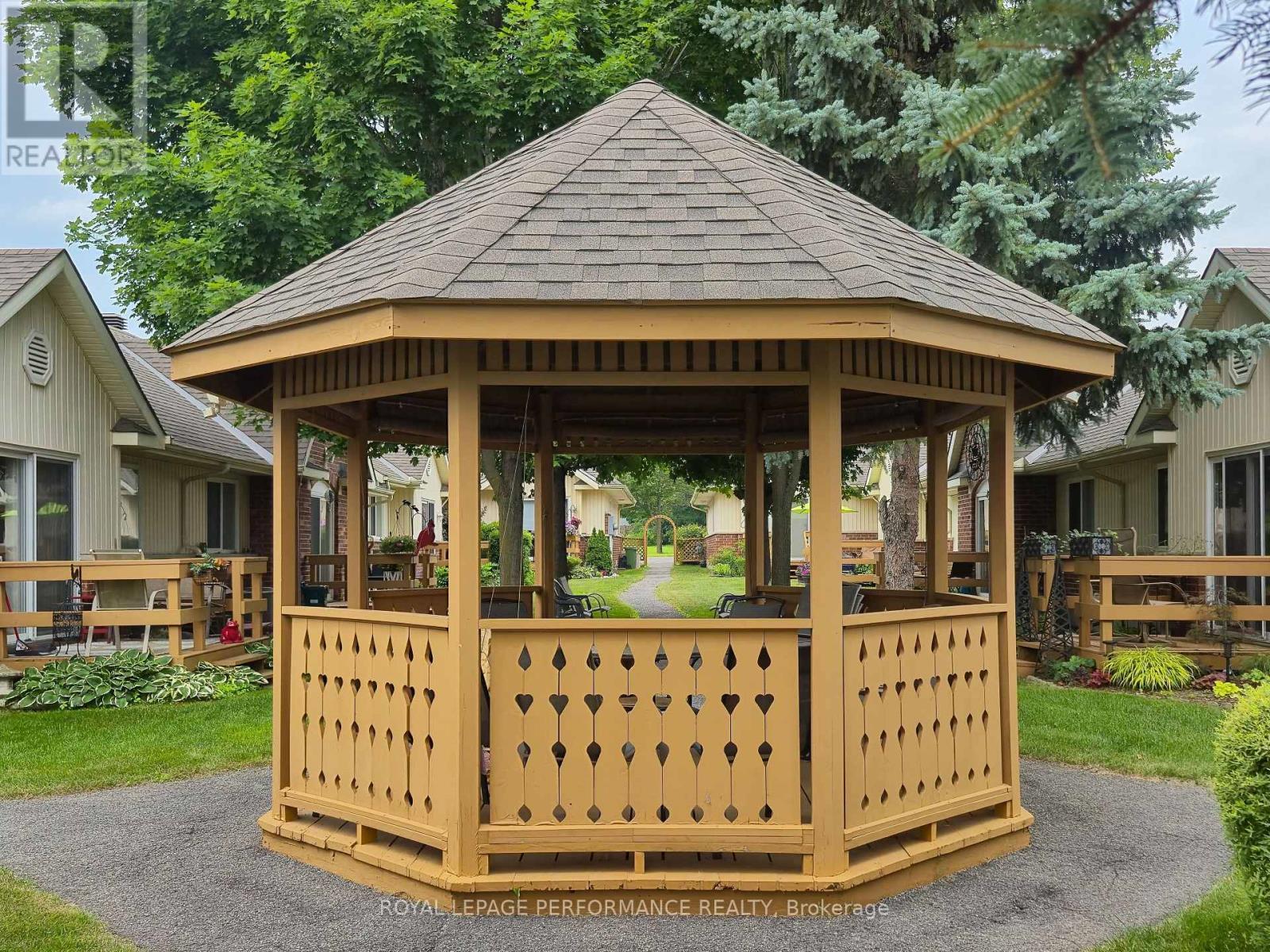 Wonderful Community Lifestyle - 18 Daphne Crescent, Ottawa, ON