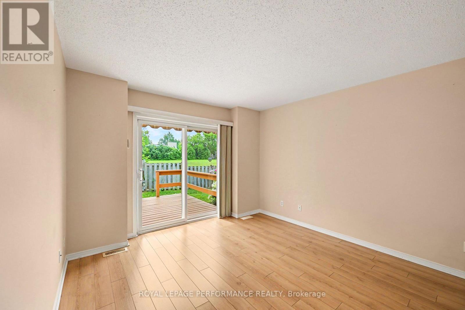 18 Daphne Crescent, Ottawa, ON