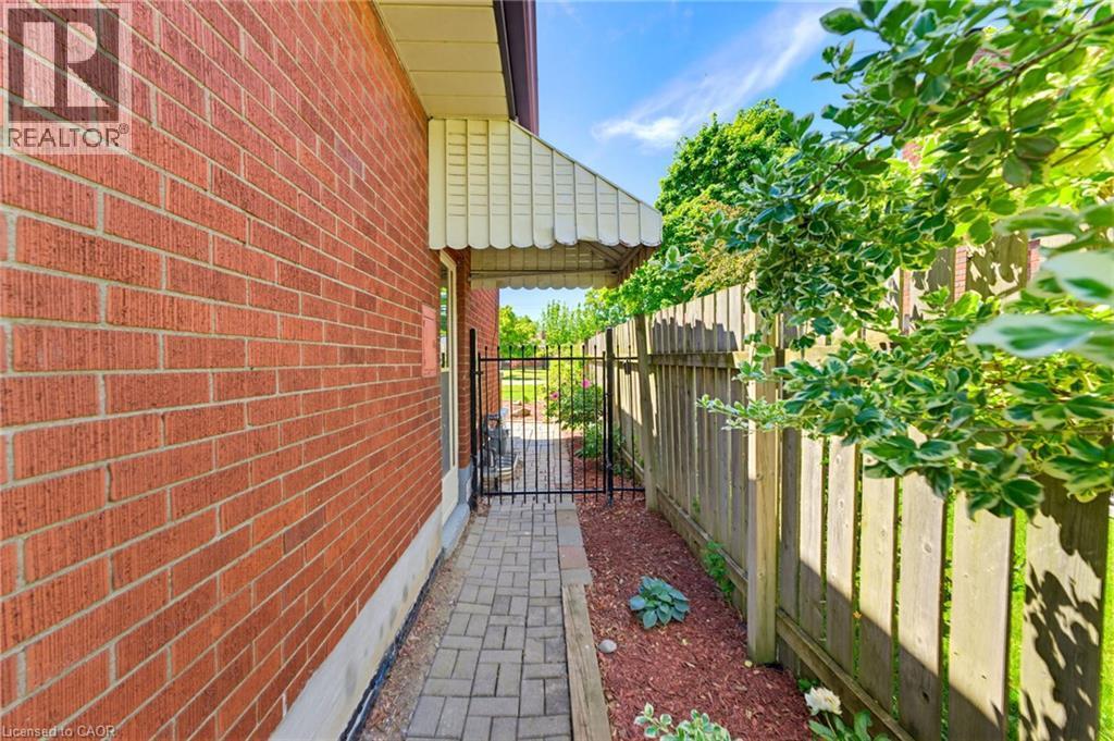 17 Broadmore Avenue, St. Catharines, ON