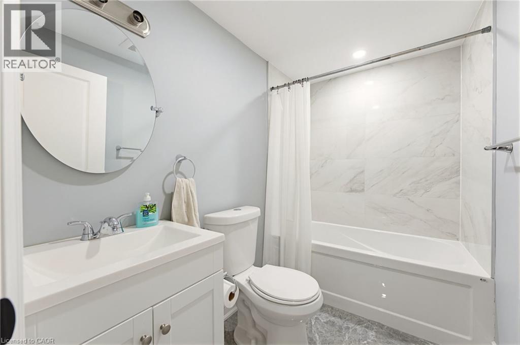 17 Broadmore Avenue, St. Catharines, ON