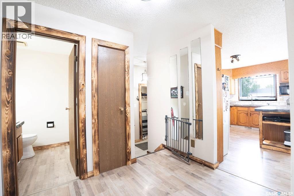 701 1St Street, Hanley, SK