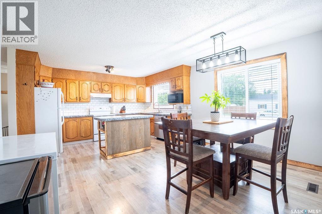 701 1St Street, Hanley, SK