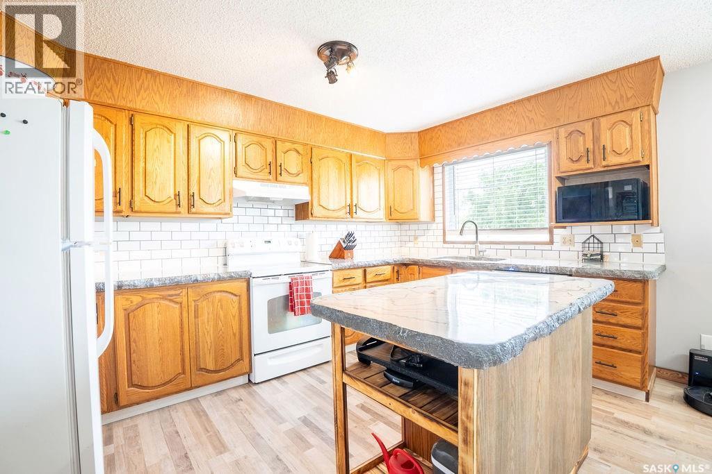 701 1St Street, Hanley, SK