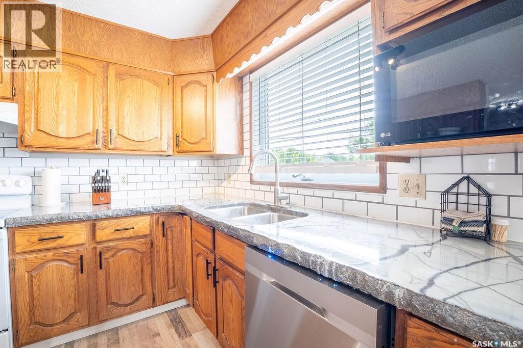 701 1St Street, Hanley, SK