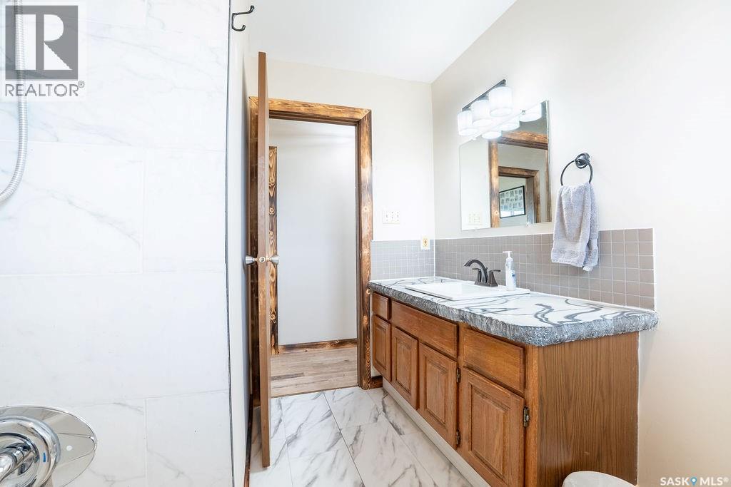 701 1St Street, Hanley, SK