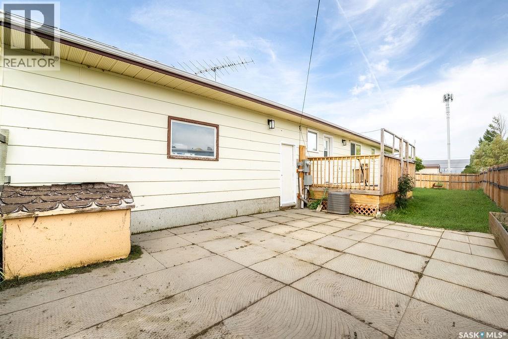 701 1St Street, Hanley, SK