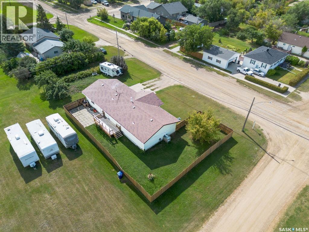 701 1St Street, Hanley, SK