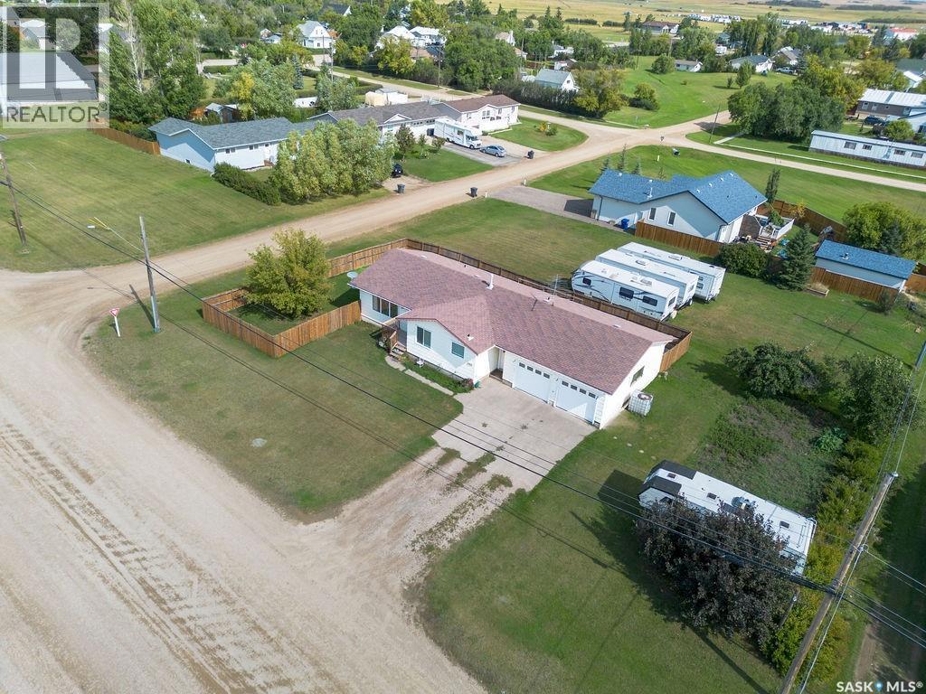 701 1St Street, Hanley, SK
