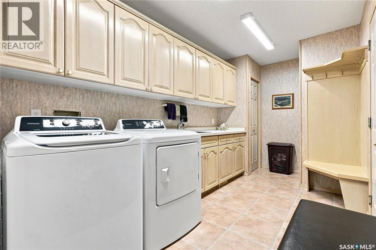 1719 Clive Bay E, Regina, SK
