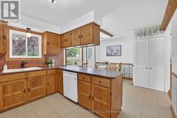 Lots of Cupboard Space - 