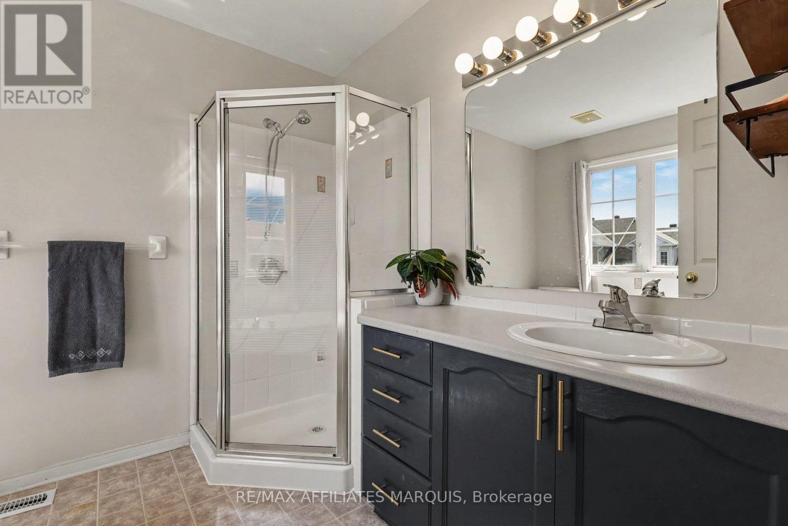 218 Annapolis Circle, Ottawa, ON