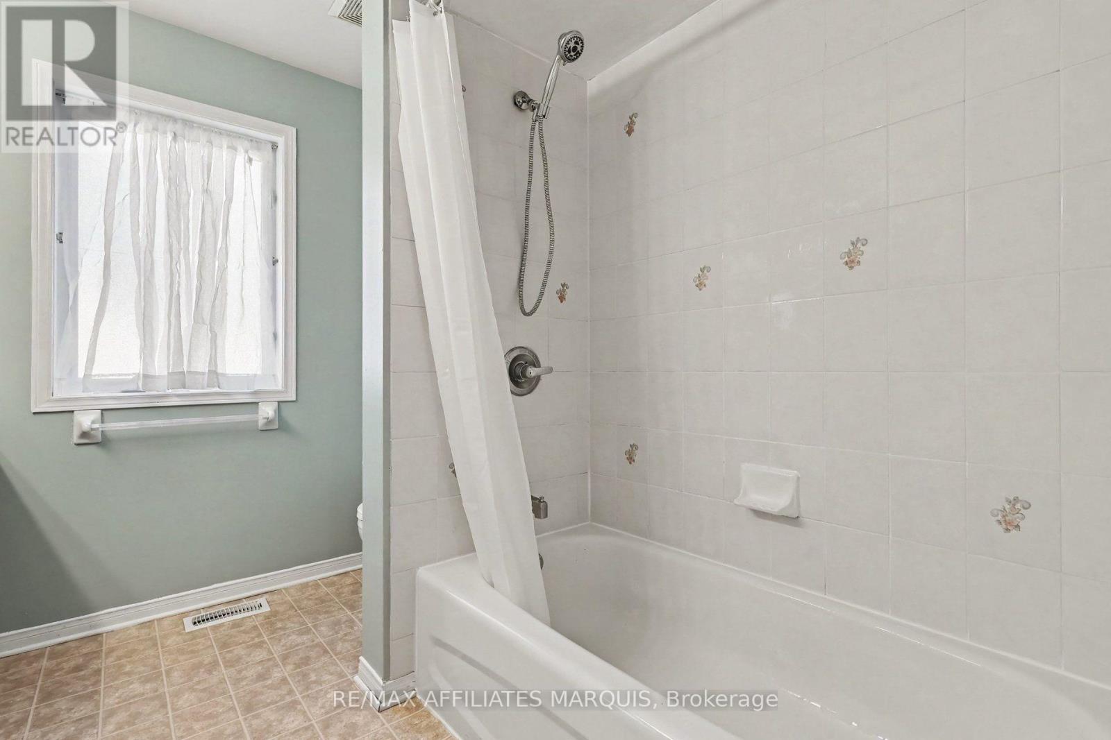 218 Annapolis Circle, Ottawa, ON