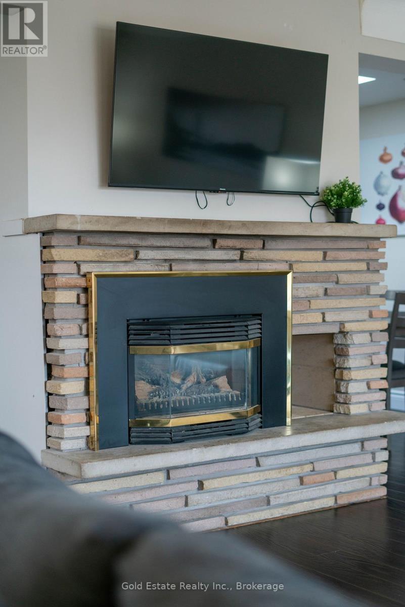 298 Barton Street, Hamilton, ON
