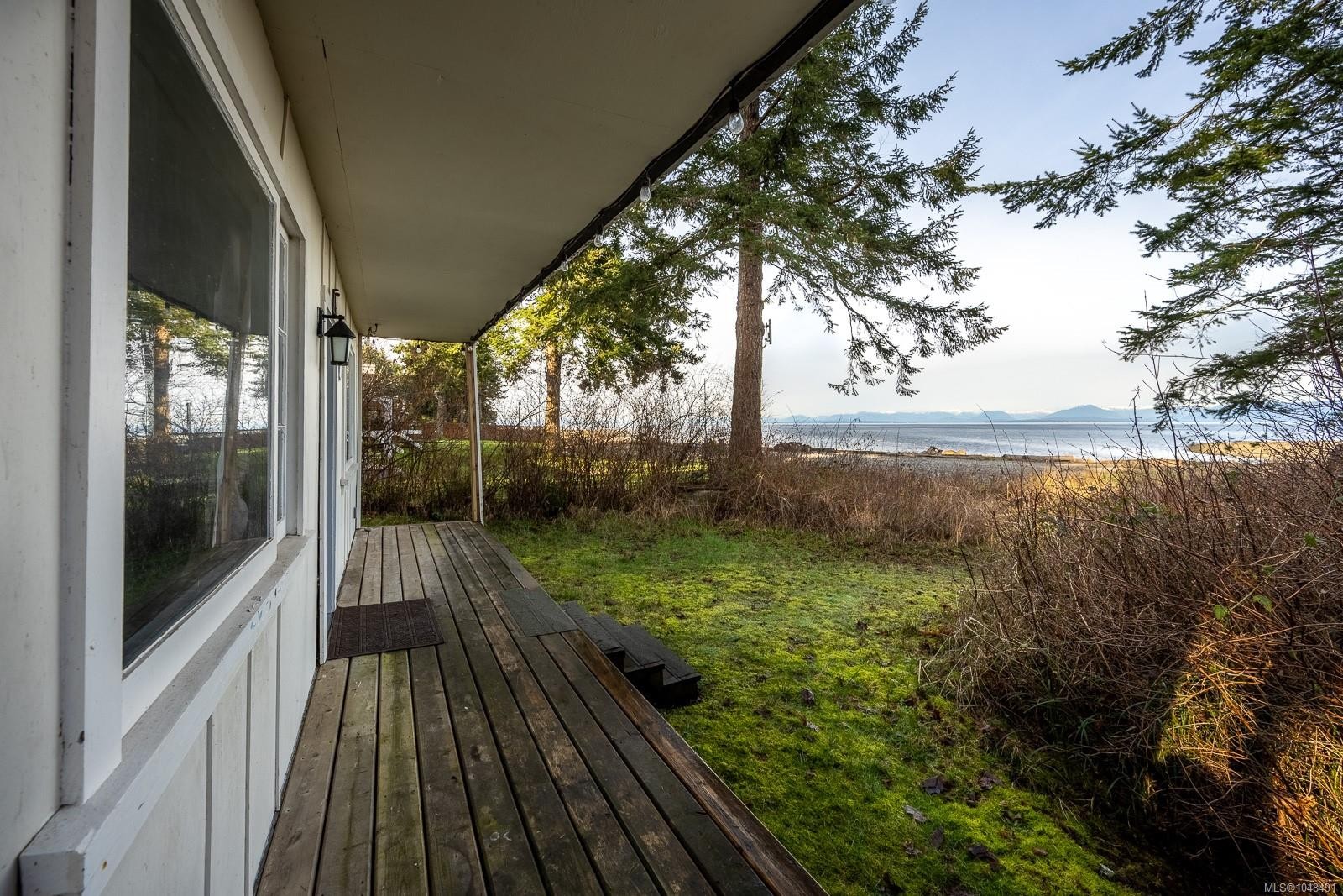 1426 Wilkinson Rd, Comox, BC