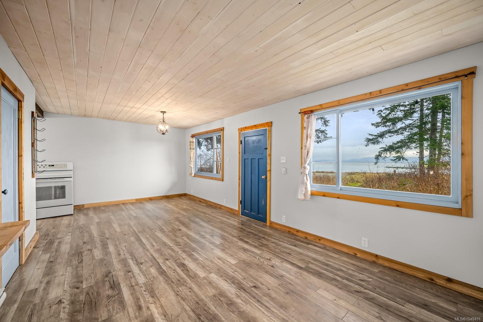 1426 Wilkinson Rd, Comox, BC
