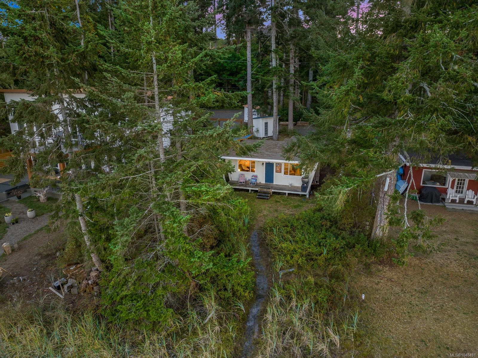 1426 Wilkinson Rd, Comox, BC