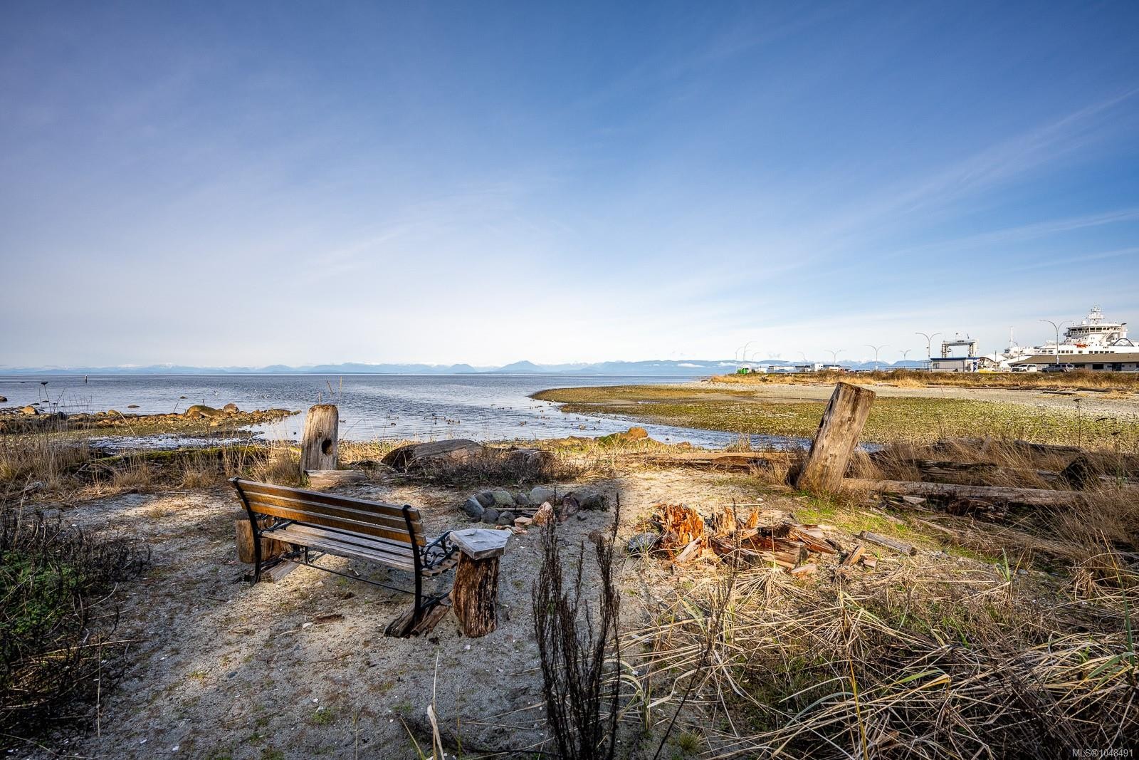 1426 Wilkinson Rd, Comox, BC
