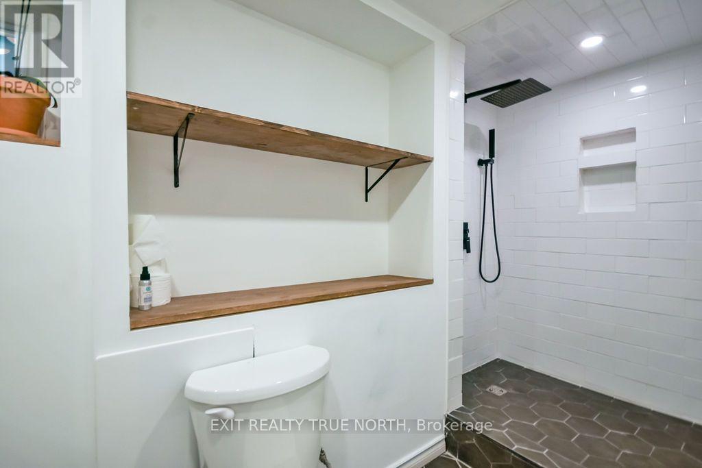 27 Nida Drive, Tiny, ON